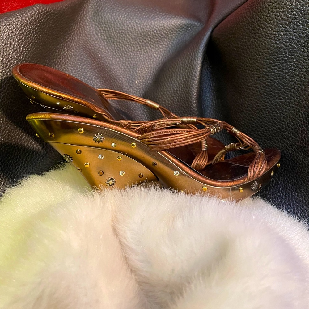 J. Renee Luxe Shoes 7 1/2 bronze color